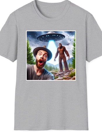 Funny Bigfoot and UFO Shirt Bigfoot & UFO Encounters Surprised Hiker Taking a Selfie Bigfoot Alien UFO Unisex T-Shirt